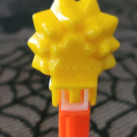 Lisa Simpson PEZ Dispenser - Picture 6 of 11